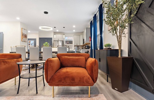 West Seventh Casa | 14guests, gameroom, theatre, sauna in the center of twin cities