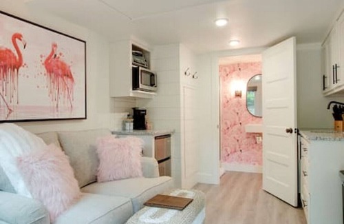Groveoak Casa | #14Pink Flamingo Tiny Cottage by Lake Guntersville