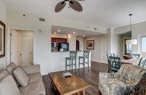 Four Mile Village Condominio | 14th Floor Spectacular Views: 2 Bedroom, 2 King Beds, Sleeper Sofa, and Full Kitchen at Sandestin Golf and Beach Resort!