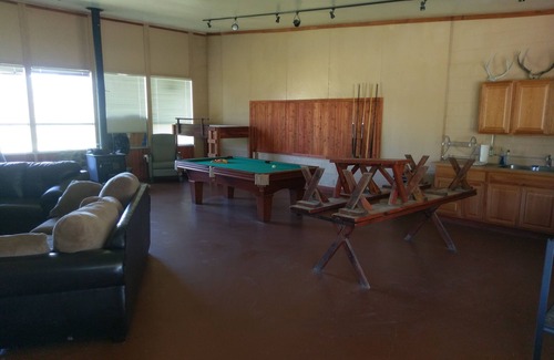 Monterey County Otro | Casa de la vieja escuela convertida en lodge.