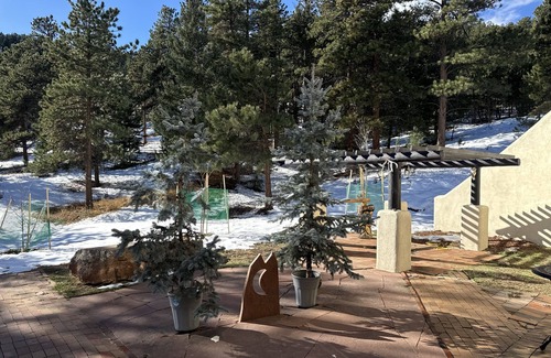 North Central Evergreen Casa | 15 Acre Private 5 bedroom Retreat