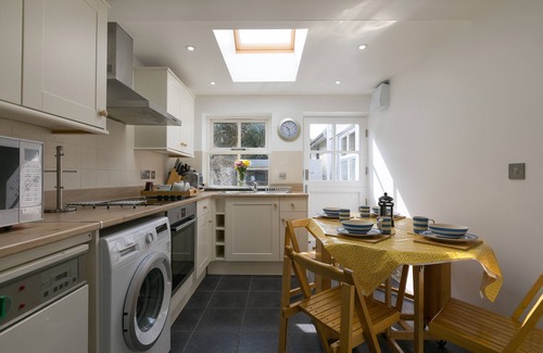 Pendeen Cabaña | 15 BOSCASWELL DOWNS, pet friendly, with open fire in Pendeen