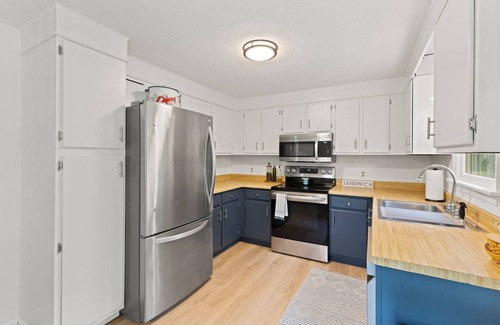 Sandwich Casa | 15 Courtland Drive - Charming modern home, pet-friendly, short drive to beach
