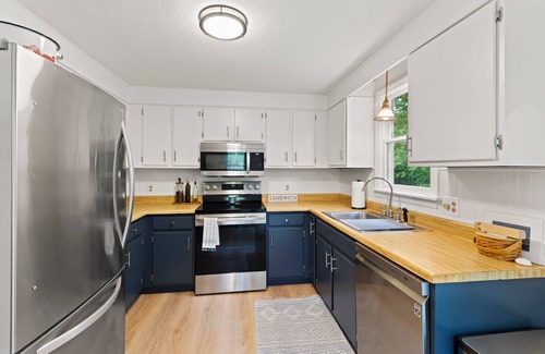 Sandwich Casa | 15 Courtland Drive - Charming modern home, pet-friendly, short drive to beach