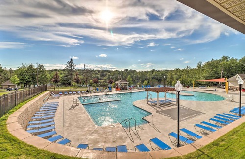 Tobyhanna Cabaña | 15 Mi to Ski Resort: Home w/ Fire Pit in Tobyhanna