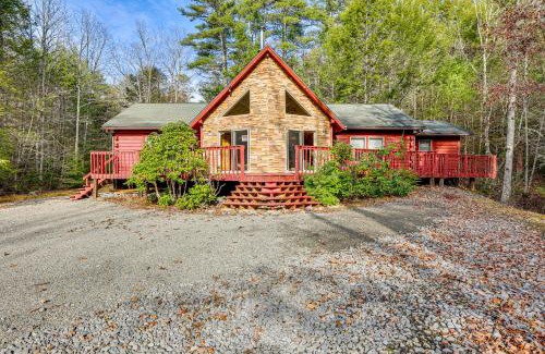Mustoe Casa | 15 Mi to Snowshoe Resort Cabin with Deck and Fire Pit