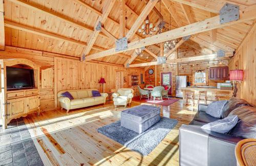 Mustoe Casa | 15 Mi to Snowshoe Resort Cabin with Deck and Fire Pit
