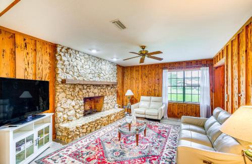 Ocala Casa | 15 Mi to World Equestrian Center Home with Yard!