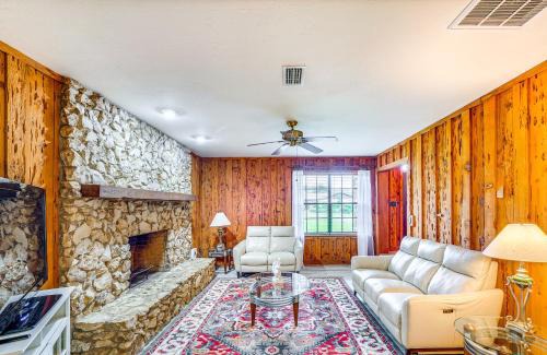 Ocala Casa | 15 Mi to World Equestrian Center Home with Yard!
