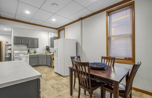 Mishawaka Apartamento | 15 Min from Campus! Large 4BR Perfect for Groups!
