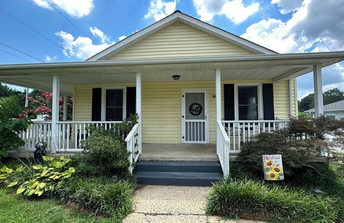 North Belmont Casa | ¡A 15 minutos del aeropuerto CLT! Espacioso y renovado!