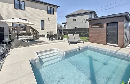 Carignan Casa | 15 min from dix-30, close to Montreal, quiet area with heated inground pool.