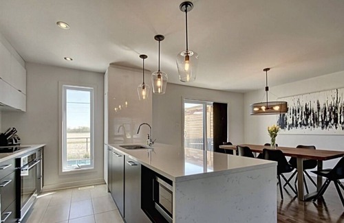 Carignan Casa | 15 min from dix-30, close to Montreal, quiet area with heated inground pool.