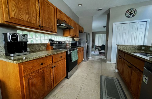 Sunset Lakes Casa | 15 Min from the Gates of Disney, Sleeps 10, Pool+View