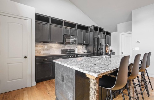 Canton Casa | 15 min to Asheville, Mountain Views, Fire Pit, Modern 4BR/3.5BTH, Pets welcome