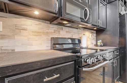 Canton Casa | 15 min to Asheville, Mountain Views, Fire Pit, Modern 4BR/3.5BTH, Pets welcome