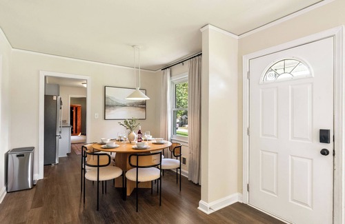 Wade Hampton Casa | 15 min to GVL - Hot Tub - Sauna - Games - Firepit - EV Charger - Workout Area