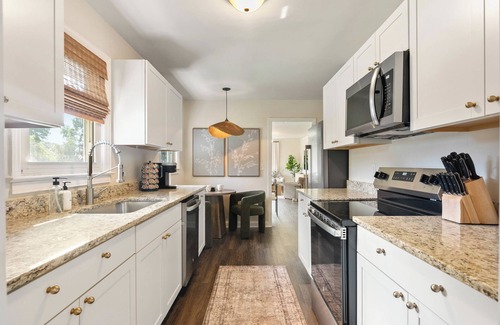 Wade Hampton Casa | 15 min to GVL - Hot Tub - Sauna - Games - Firepit - EV Charger - Workout Area