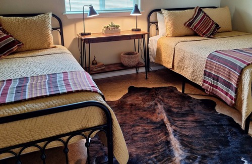 Pawhuska Otro | 15 mins from Pioneer Woman, this Cozy Cowboy House is the perfect get away!