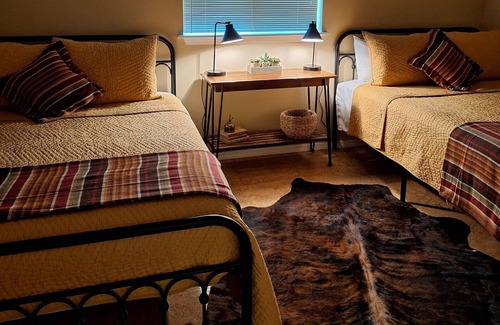 Pawhuska Otro | 15 mins from Pioneer Woman, this Cozy Cowboy House is the perfect get away!