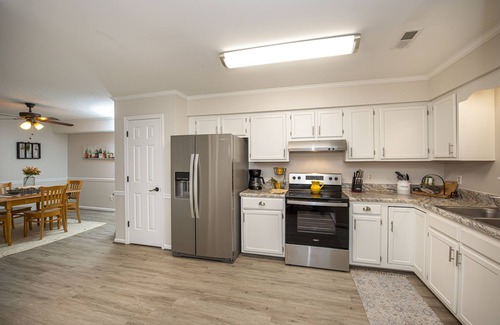 Norfolk - Virginia Beach Casa | 15 mins from the beach