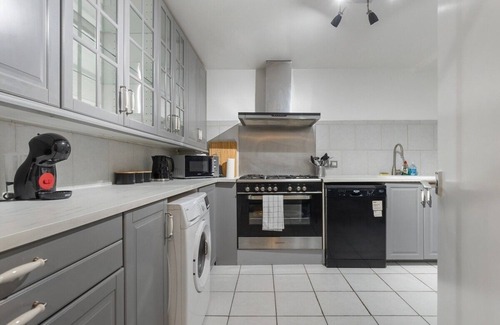 Junction Apartamento | 15 Mins to Central LDN | Spacious Home | Sleeps 8