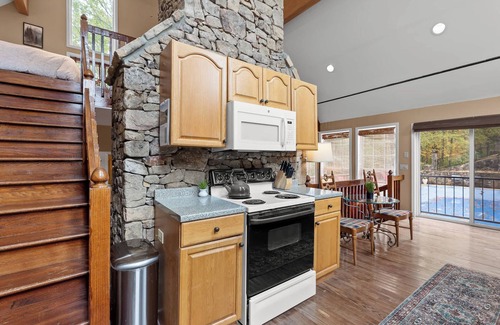 Lookout Valley Neighborhood Association Casa | 15 Mins to Chattanooga - Peaceful Farm Pool House