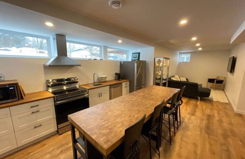 Chelsea Apartamento | 15 mins to DT Ottawa in Chelsea. Minutes to Nordik