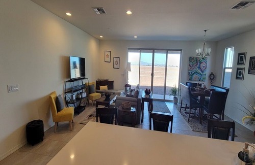 Tolleson Casa | 🌟 15-mins to Super Bowl 🏈 ‼️ Family-sized house w/fire pit..