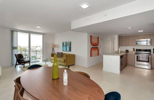 Coral Way Casa | 15- Minute Beach Escape | Roami at Grove 27