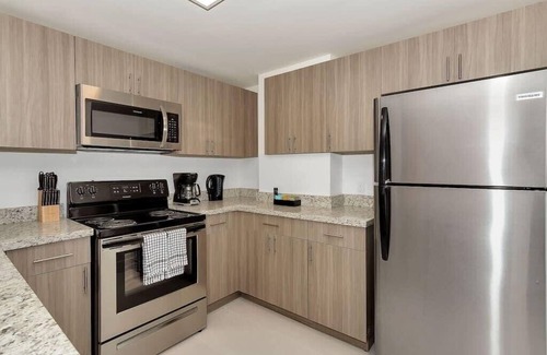 Coral Way Casa | 15- Minute Beach Escape | Roami at Grove 27