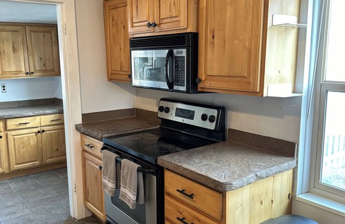 Joaquin Casa | 15 Minute walk to BYU!! Updated 2 Bed 1 Bath home with all you need.