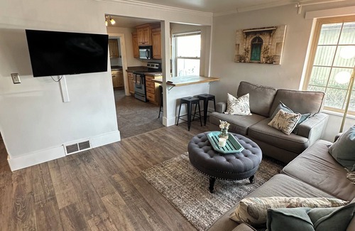 Joaquin Casa | 15 Minute walk to BYU!! Updated 2 Bed 1 Bath home with all you need.