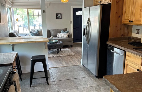 Joaquin Casa | 15 Minute walk to BYU!! Updated 2 Bed 1 Bath home with all you need.