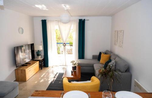 Porto Rafti Apartamento | 15 minutes from Athens airport