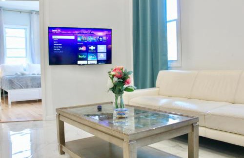 Queens Apartamento | 15 Minutes From Manhattan 2-Bedroom Apartment in LIC Astoria Queens