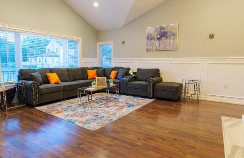 Aston Casa | 15 Minutes from PHL Airport - Cozy & Modern Rancher Style Home