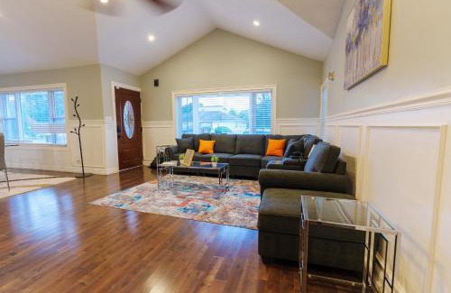 Aston Casa | 15 Minutes from PHL Airport - Cozy & Modern Rancher Style Home