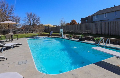 Omaha Casa | 15 minutes from the College world Series