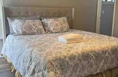 Sandalwood Casa | 15 minutes to the beach