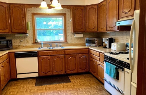 Kalkaska Casa | 15 mls from GLEF, 3 Bdrm home, huge yard, hot tub, camper hookup available!