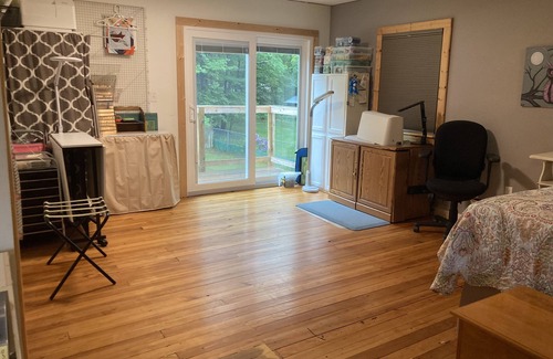 Kalkaska Casa | 15 mls from GLEF, 3 Bdrm home, huge yard, hot tub, camper hookup available!