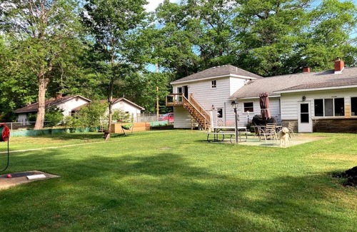 Kalkaska Casa | 15 mls from GLEF, 3 Bdrm home, huge yard, hot tub, camper hookup available!