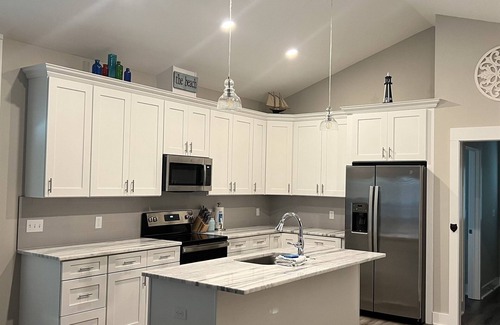 Magnolia Bluffs Casa | Sea Breeze- Short drive to the beach or shopping