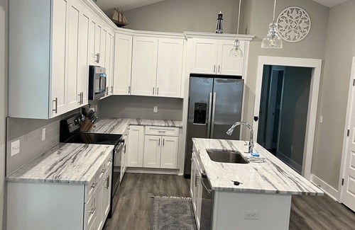 Magnolia Bluffs Casa | Sea Breeze- Short drive to the beach or shopping