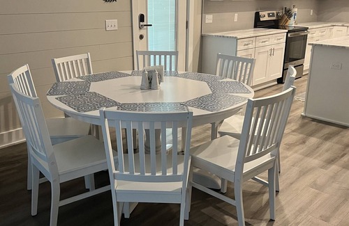 Magnolia Bluffs Casa | Sea Breeze- Short drive to the beach or shopping