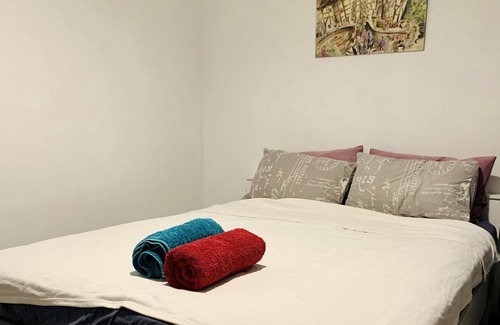 Booragoon Casa | 15% OFF/Long Stay /Cosy Queen Bedroom Near City/Swan River/Fremantle In a House