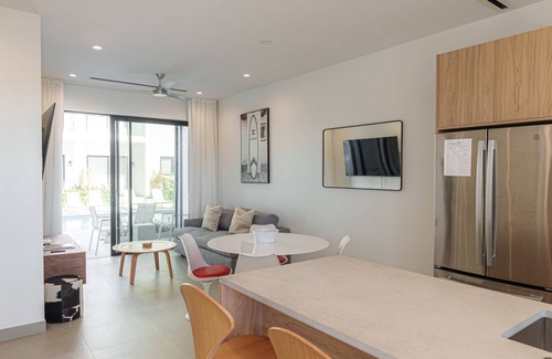 Grace Bay Apartamento | Poolside Condo, Grace Bay Ocean Views! Z102
