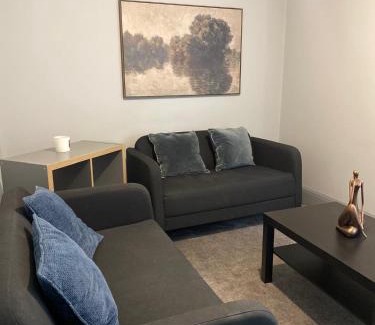 Skegby Casa | 15 on Hill Crescent, 6 en-suite bedrooms, Sleeps 12