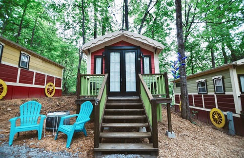 Sevierville Casa | Gypsy Cottage Near the Smokies # 15 Queenie